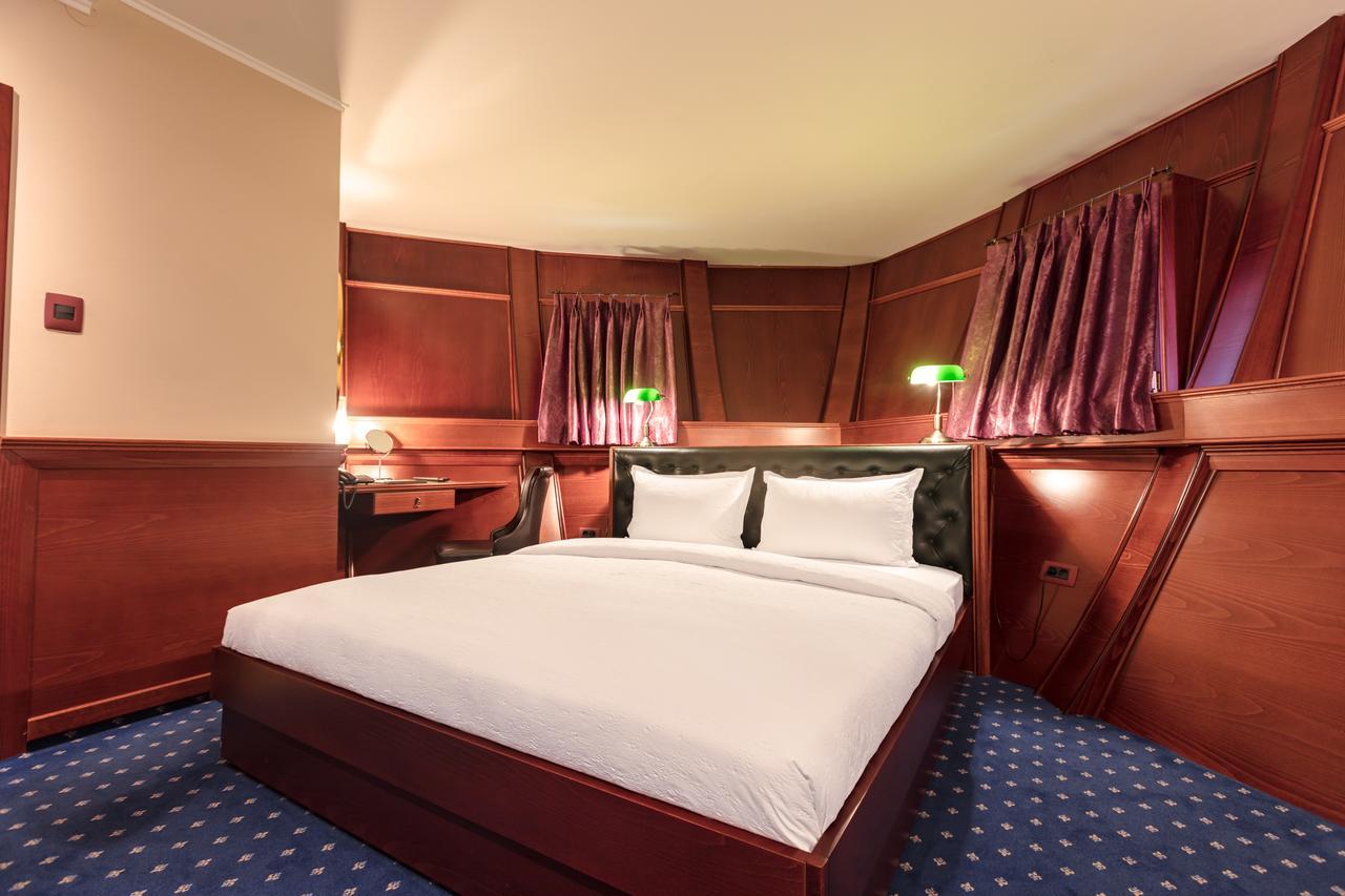 Hotel Senigallia Скоп'є Екстер'єр фото