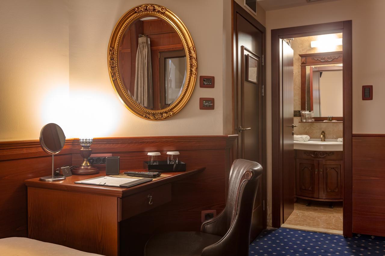 Hotel Senigallia Скоп'є Екстер'єр фото