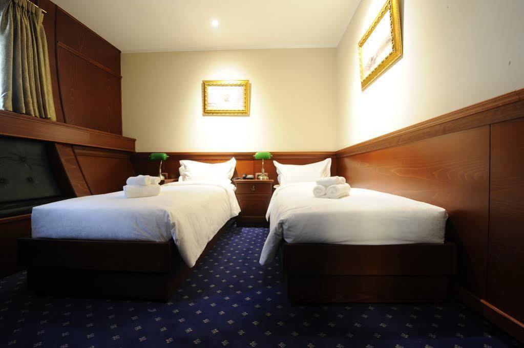 Hotel Senigallia Скоп'є Екстер'єр фото